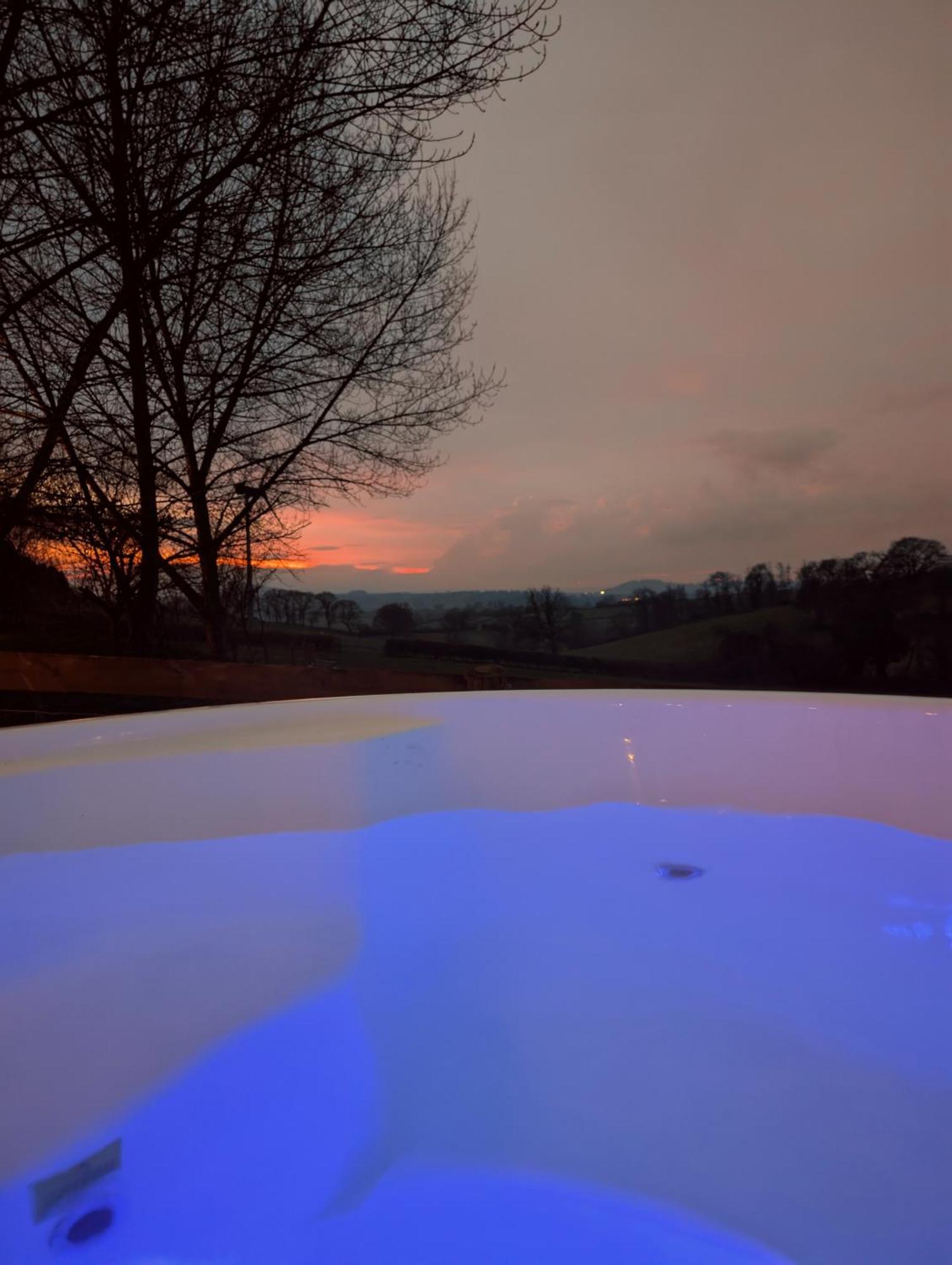 Caplor Glamping & Lodges Hereford Eksteriør bilde
